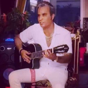 دانلود آهنگ اما لیلی بی‌مجنونش دق میکنه میمیره